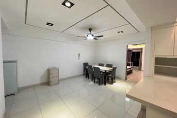 Royalle Condominium @ North Kiara