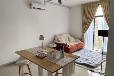 Henna Residence @ The Quartz