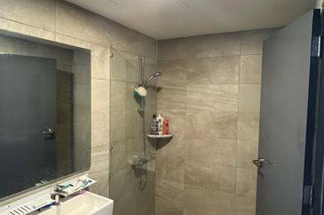 Henna Residence @ The Quartz