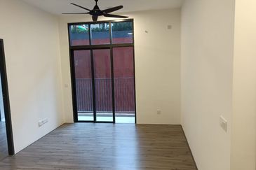 Henna Residence @ The Quartz