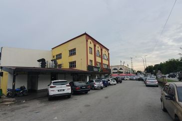 Pusat Perdagangan Seri Kembangan