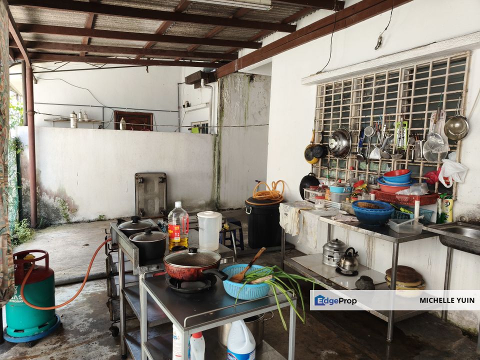 Double storey terrace USJ 2 Subang Jaya freehold 4R3B Facing south below market value, Selangor, USJ