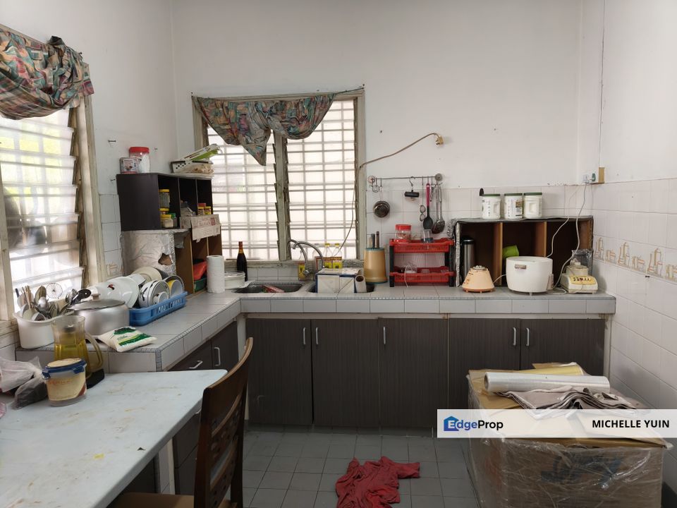 Double storey terrace USJ 2 Subang Jaya freehold 4R3B Facing south below market value, Selangor, USJ