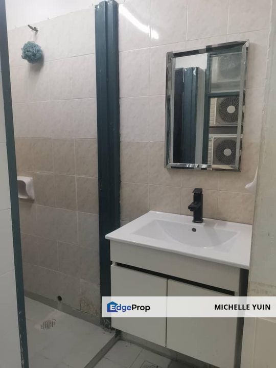 Office with lift Taman MRT Puchong Prima Utama freehold strata title Desa Impiana tenanted , Selangor, Puchong