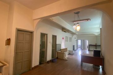 Jalan Pahang Setapak Ground floor end lot shop Titiwangsa has frontage Gombak extended back Sentul Timur facing busy main road Tun Razak Ismail