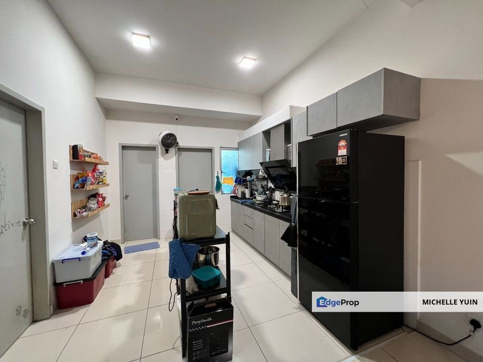 Double storey terrace landed house Taman Puchong Prima 4r3b Putra Height strata title Impiana Bayu non bumi Sri Aman, Selangor, Puchong