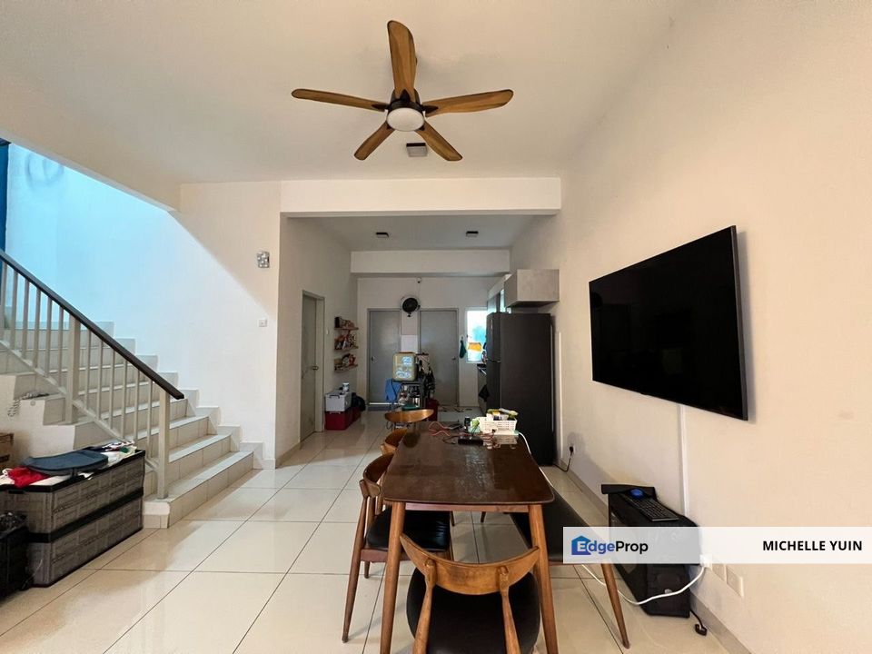Double storey terrace landed house Taman Puchong Prima 4r3b Putra Height strata title Impiana Bayu non bumi Sri Aman, Selangor, Puchong