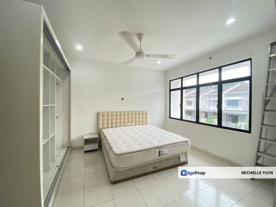 M Residence 2 Rawang double storey landed house Bandar Tasik Puteri gated guarded Alpine Kundang non bumi intermediate lot vacant ready partial furnis, Selangor, Rawang