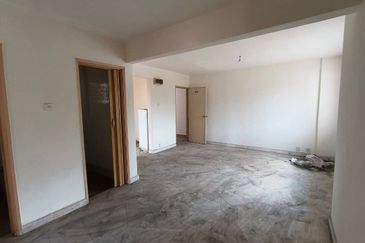 Pangsapuri Kiambang, Bukit Subang