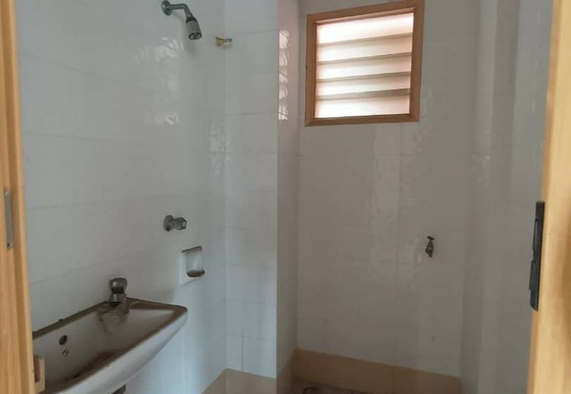 Pangsapuri Kiambang, Bukit Subang