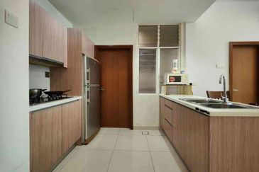 Royal Regent Sri Putramas III