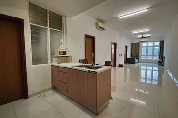 Royal Regent Sri Putramas III