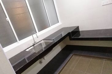 First Residence (Residensi Unggul)