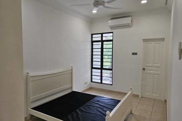 Suria Utama Townhouse