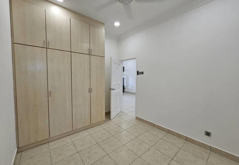 Suria Utama Townhouse