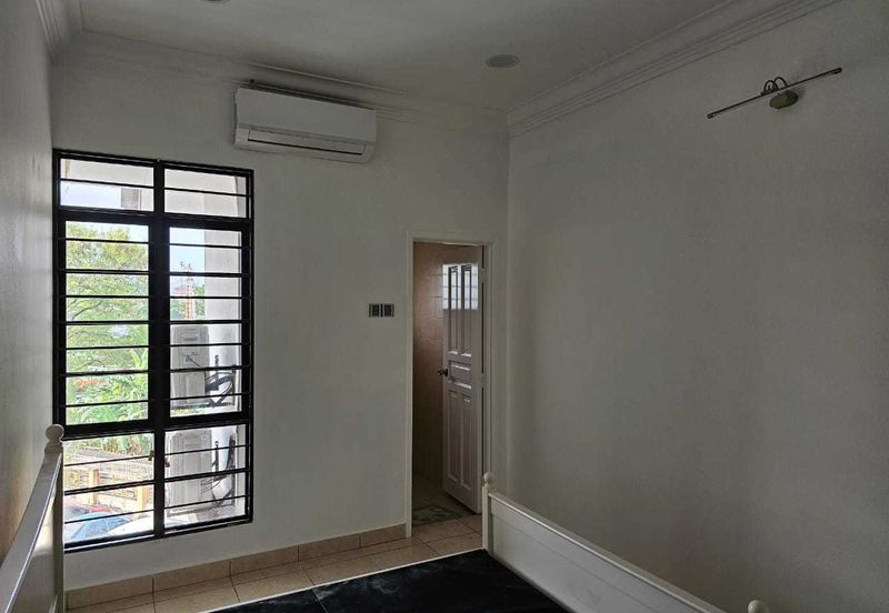 Suria Utama Townhouse