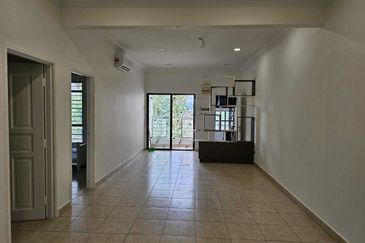 Suria Utama Townhouse