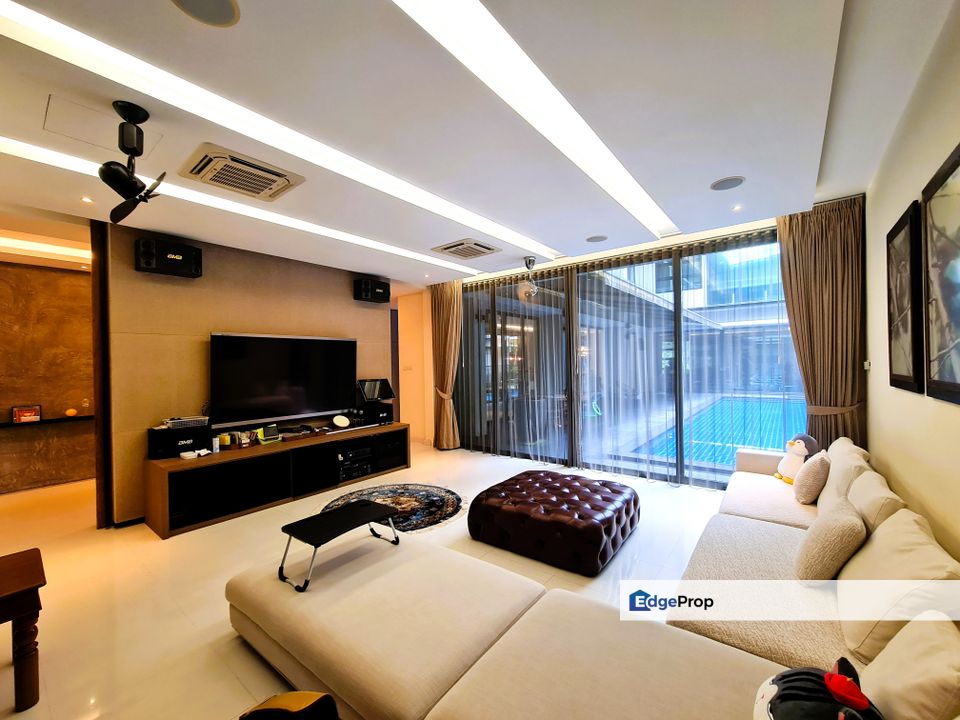 Beautiful golf view bungalow for sale, Selangor, Seri Kembangan