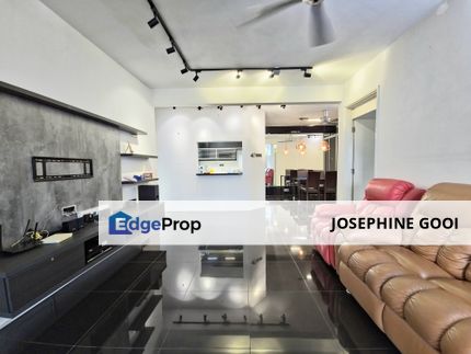 Newly renovated.  Choice unit. Facing swimming Pools, Selangor, Tropicana