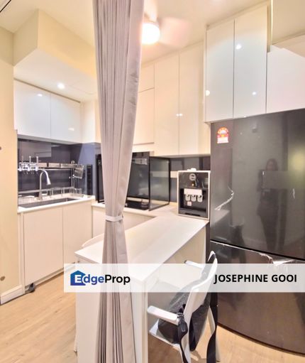 Newly renovated.  Choice unit. Facing swimming Pools, Selangor, Tropicana