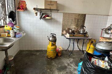 1 Sty SemiD , Taman MGM, Bachang (Nearby SJK(C) Yu Hwa)