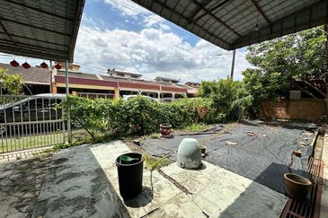 1 Sty SemiD , Taman MGM, Bachang (Nearby SJK(C) Yu Hwa)