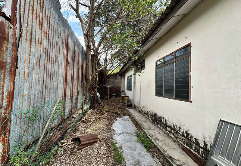 1 Sty SemiD , Taman MGM, Bachang (Nearby SJK(C) Yu Hwa)