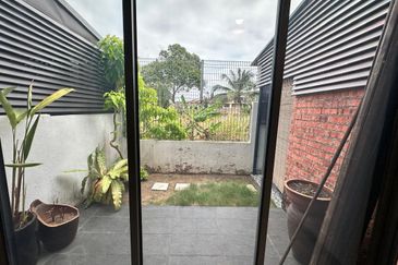 Gated Guarded @Corner , 2 Sty Semid,Park Ville , Paya Emas, Melaka