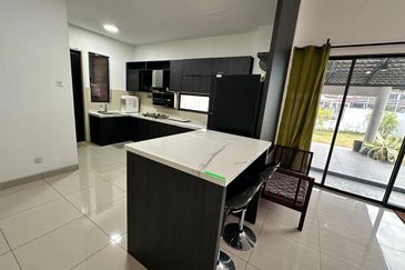 Gated Guarded @Corner , 2 Sty Semid,Park Ville , Paya Emas, Melaka