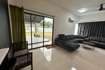 Gated Guarded @Corner , 2 Sty Semid,Park Ville , Paya Emas, Melaka