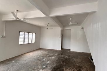 Refurbished 2 Sty Terrace End Lot , Taman Megah , Bukit Beruang