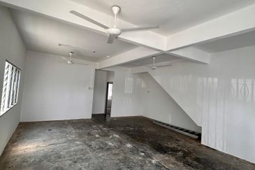 Refurbished 2 Sty Terrace End Lot , Taman Megah , Bukit Beruang
