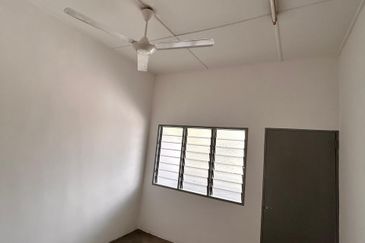 Refurbished 2 Sty Terrace End Lot , Taman Megah , Bukit Beruang