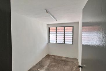 Refurbished 2 Sty Terrace End Lot , Taman Megah , Bukit Beruang