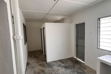 Refurbished 2 Sty Terrace End Lot , Taman Megah , Bukit Beruang