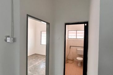 Refurbished 2 Sty Terrace End Lot , Taman Megah , Bukit Beruang