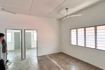 Refurbished 2 Sty Terrace End Lot , Taman Megah , Bukit Beruang