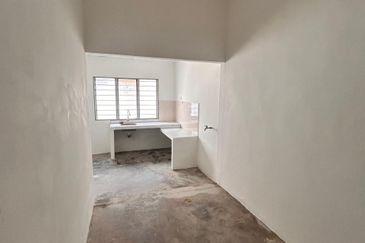 Refurbished 2 Sty Terrace End Lot , Taman Megah , Bukit Beruang