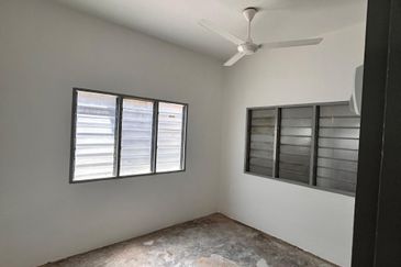 Refurbished 2 Sty Terrace End Lot , Taman Megah , Bukit Beruang
