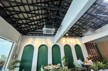 (Walking distance to Jonker Street)Comfort Renovated Shop lot , Melaka  