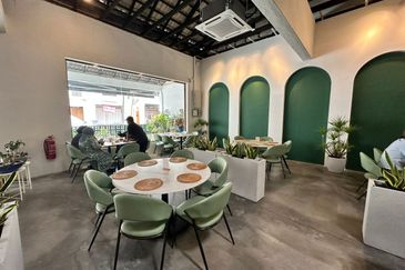 (Walking distance to Jonker Street)Comfort Renovated Shop lot , Melaka  