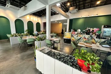 (Walking distance to Jonker Street)Comfort Renovated Shop lot , Melaka  