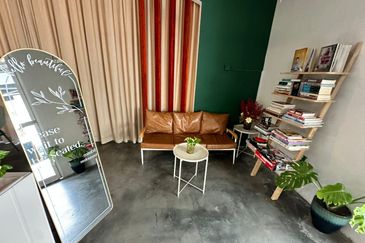 (Walking distance to Jonker Street)Comfort Renovated Shop lot , Melaka  