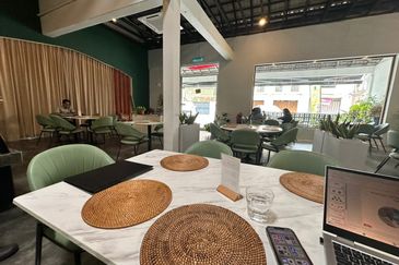 (Walking distance to Jonker Street)Comfort Renovated Shop lot , Melaka  