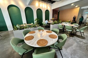 (Walking distance to Jonker Street)Comfort Renovated Shop lot , Melaka  