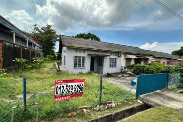 (Big land) 1 Sty Terrace Corner , Bukit Baru , Melaka