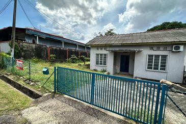 (Big land) 1 Sty Terrace Corner , Bukit Baru , Melaka