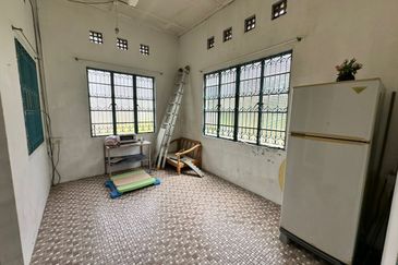 (Big land) 1 Sty Terrace Corner , Bukit Baru , Melaka