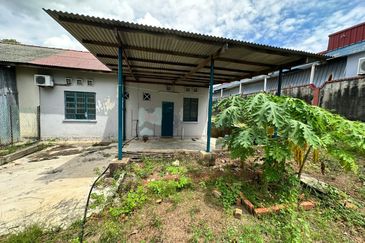 (Big land) 1 Sty Terrace Corner , Bukit Baru , Melaka