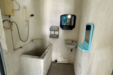 (Big land) 1 Sty Terrace Corner , Bukit Baru , Melaka